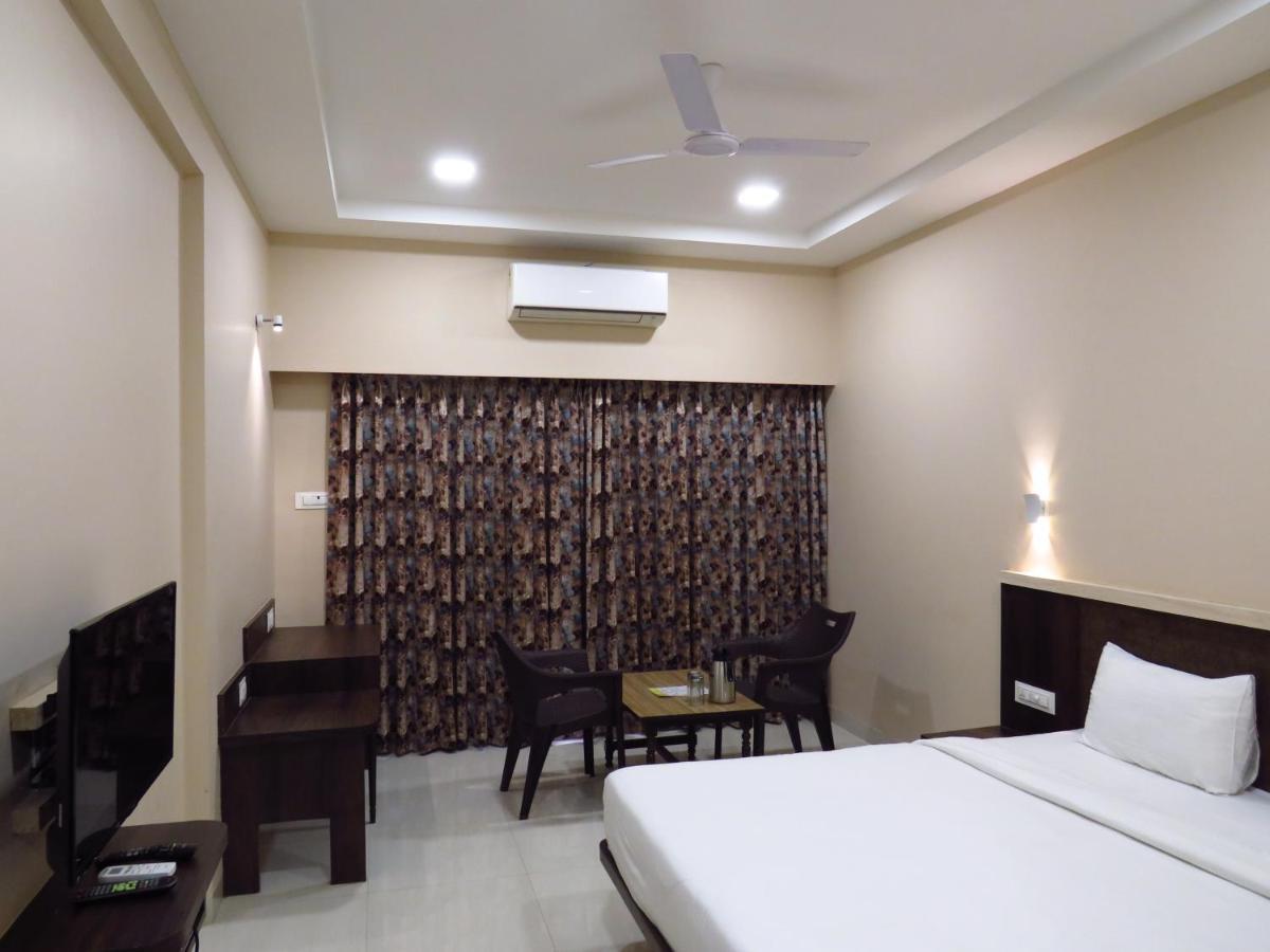 City Palace Resort Лонавала Экстерьер фото