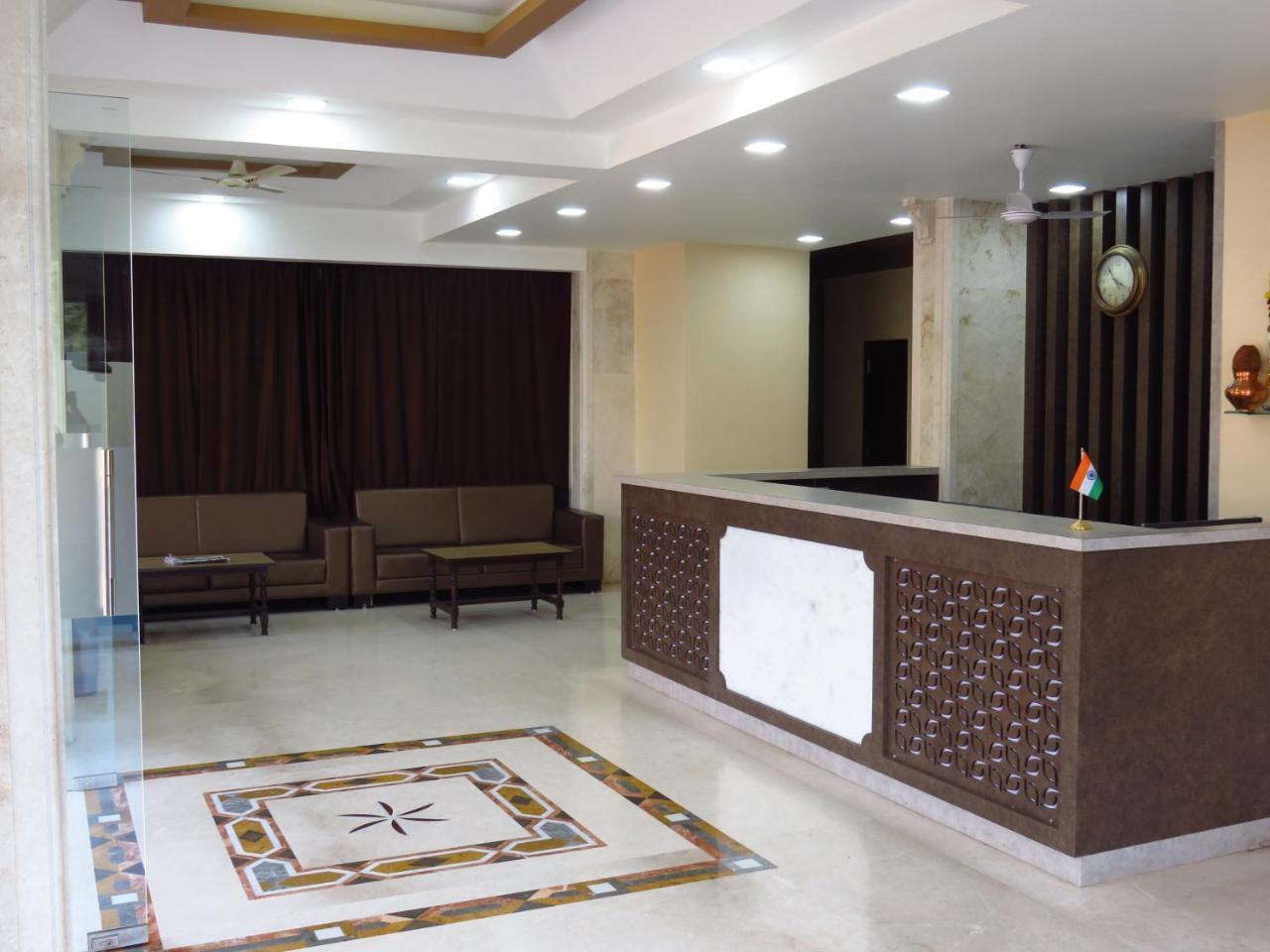City Palace Resort Лонавала Экстерьер фото