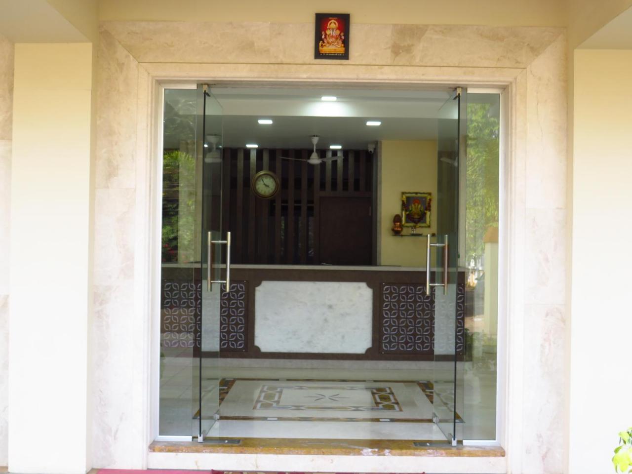 City Palace Resort Лонавала Экстерьер фото