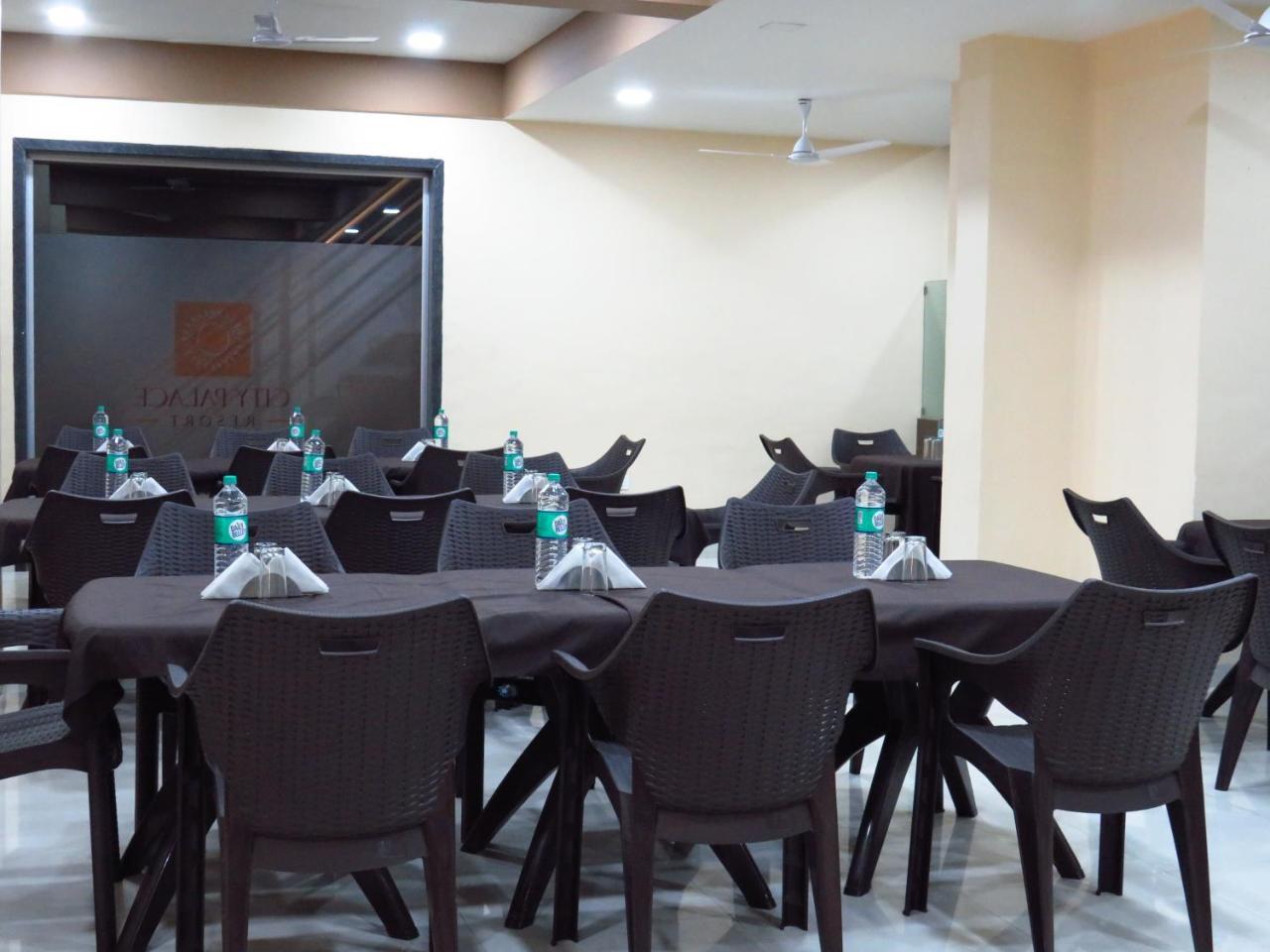 City Palace Resort Лонавала Экстерьер фото
