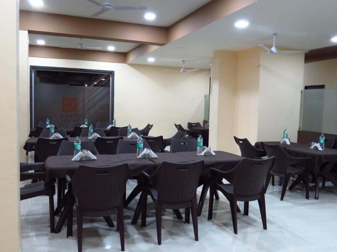 City Palace Resort Лонавала Экстерьер фото