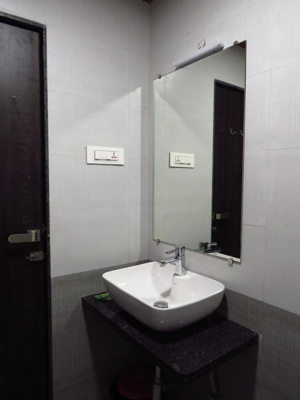 City Palace Resort Лонавала Экстерьер фото