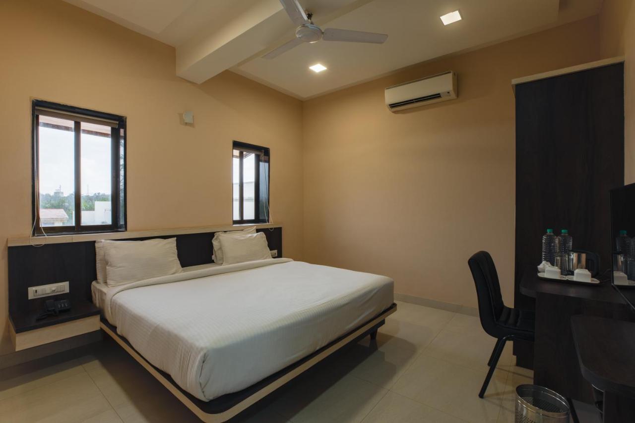 City Palace Resort Лонавала Экстерьер фото