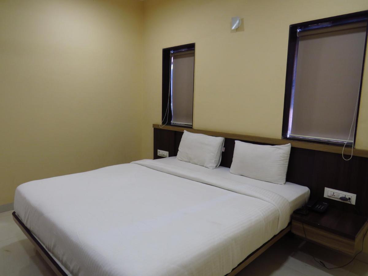 City Palace Resort Лонавала Экстерьер фото